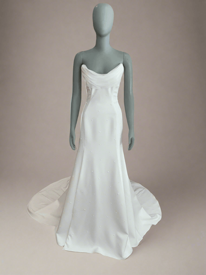 lady sarah wedding dress 30 years ago, for her 1994 wedding, Lady Sarah Chatto wore a long sleeve gown made from layers of ivory georgette fabric, square-cut with a corseted bodice by English fashion designer Jasper