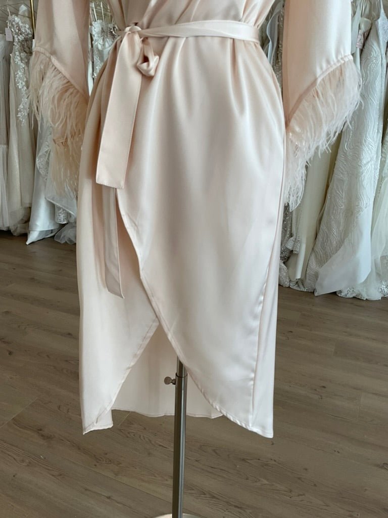 Untamed Petals - Ellis Feather Robe ( Large, Blush)Bridal AccessoriesBlush