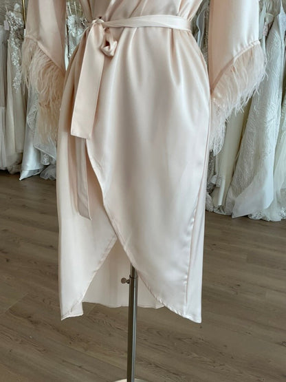 Untamed Petals - Ellis Feather Robe ( Large, Blush)Bridal AccessoriesBlush
