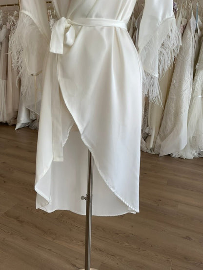 Untamed Petals - Ellis Feather Robe (Large, Ivory)Bridal AccessoriesIvory