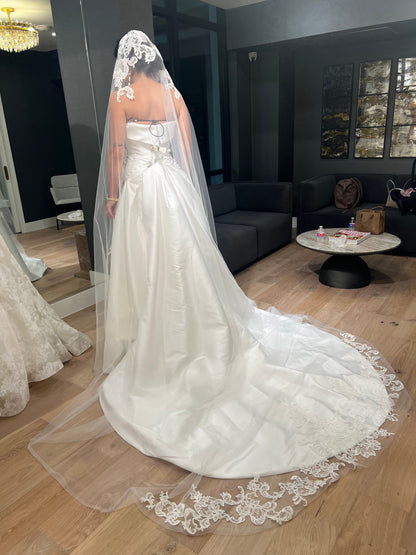 Anne Barge - Newport & Train Trumpet Gown  (12)
