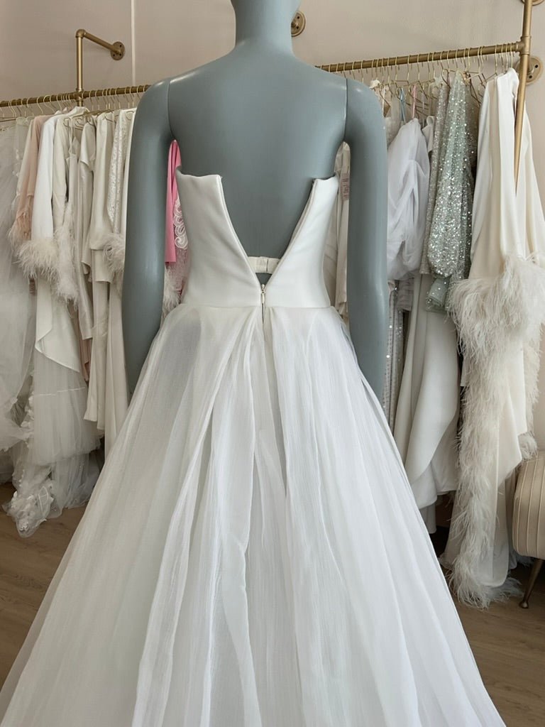 Vera Wang Portia l Preowned Wedding Dress l Los Angeles Vera Wang Portia l Preowned Wedding Dress l Los Angeles