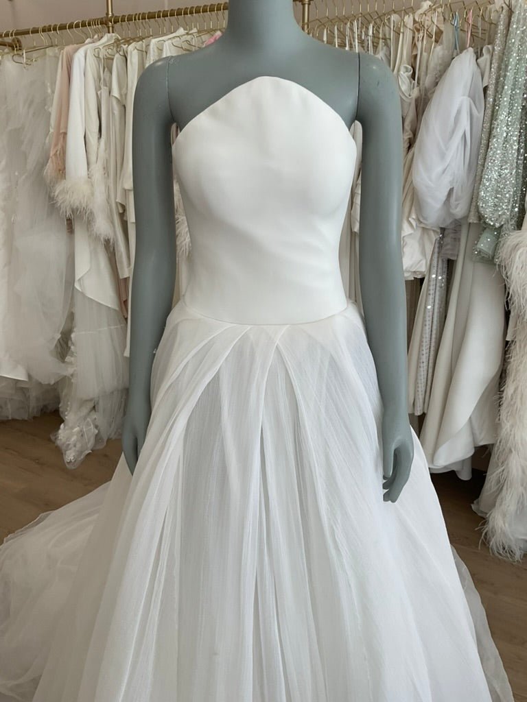 Vera Wang Portia l Preowned Wedding Dress l Los Angeles Vera Wang Portia l Preowned Wedding Dress l Los Angeles