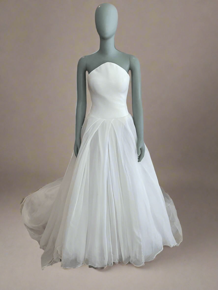 Vera Wang Portia l Preowned Wedding Dress l Los Angeles Vera Wang Portia l Preowned Wedding Dress l Los Angeles