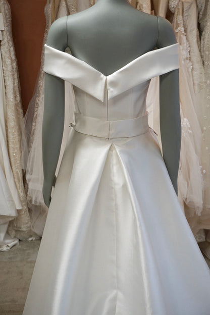 Modern Trousseau - Olympia